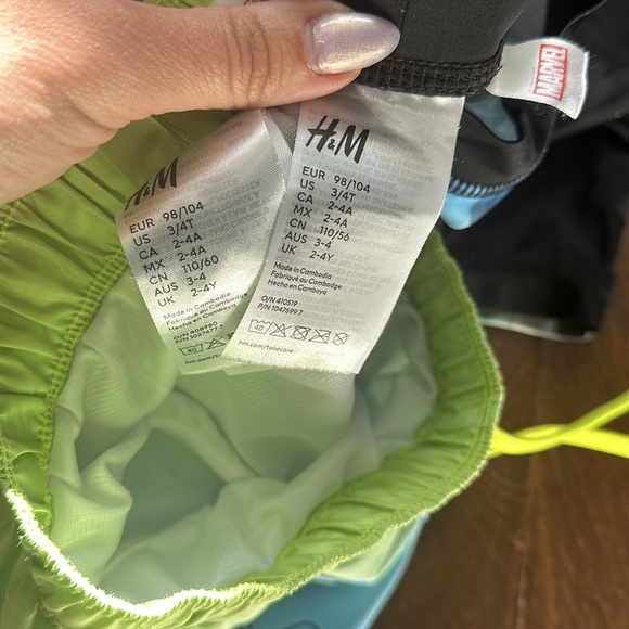 H&M 2 sets swimming trunks and rashguard. 2-4y - Picture 4 of 8